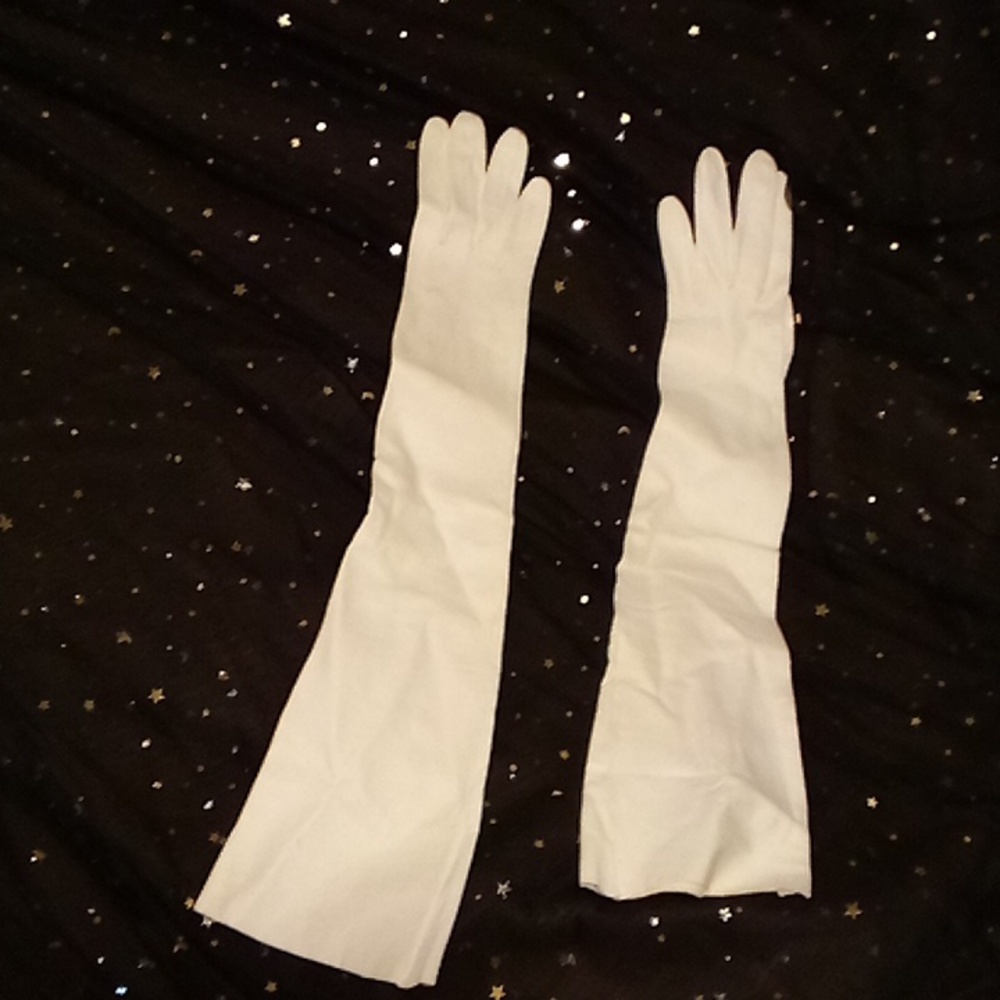 Gloves - Picture 4 of 4